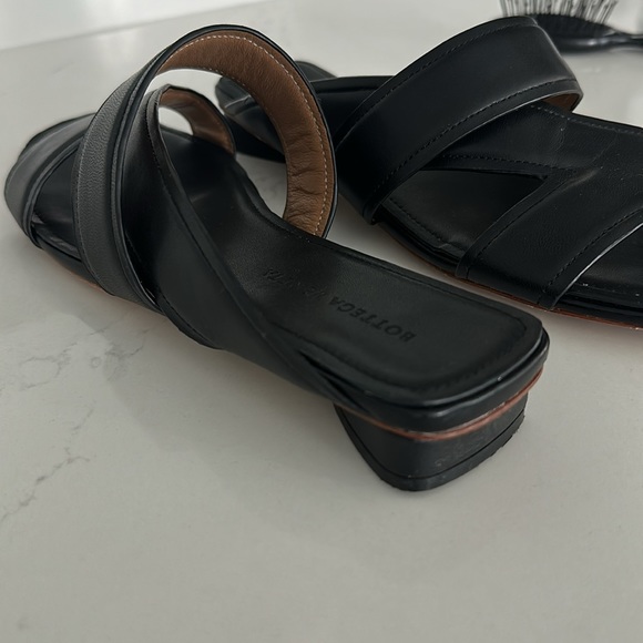 Bottega Veneta Black Sandal EUC - Picture 3 of 6